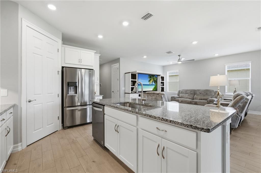 628 Parkshore Lake AVE photo 12