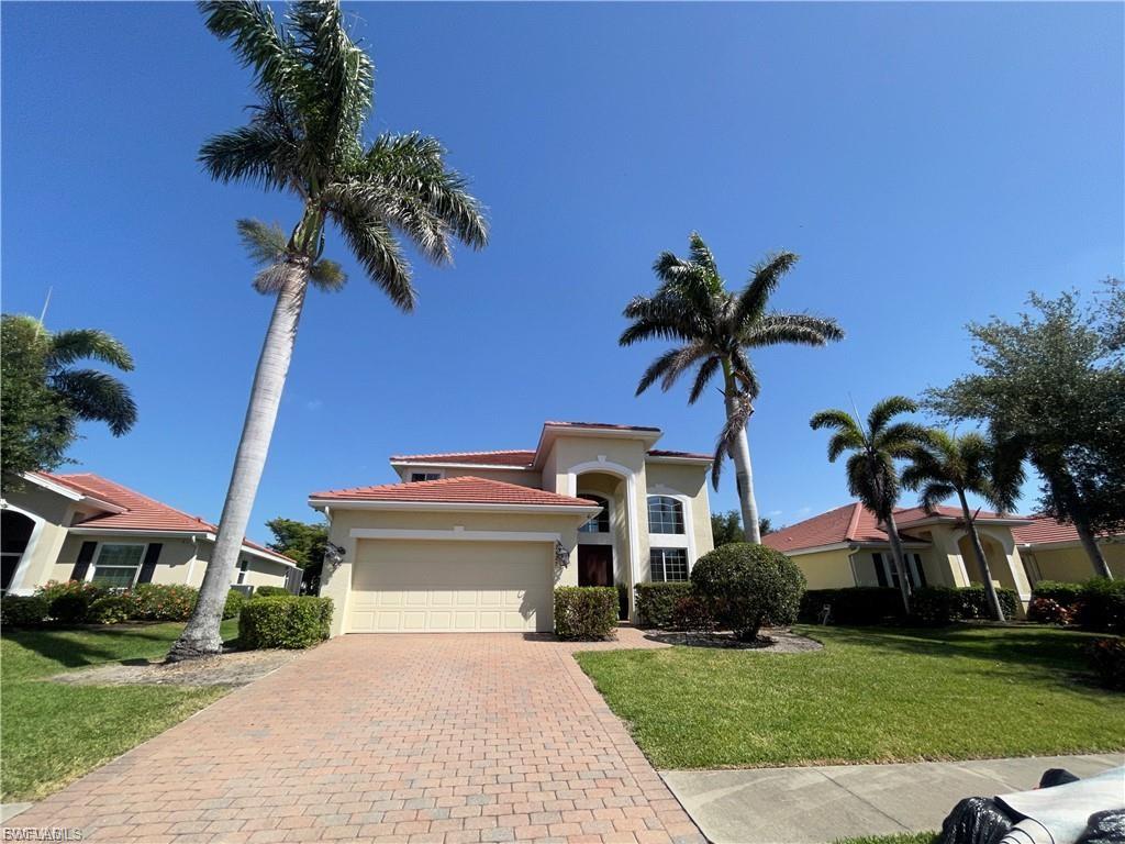 2427 Ashbury CIR