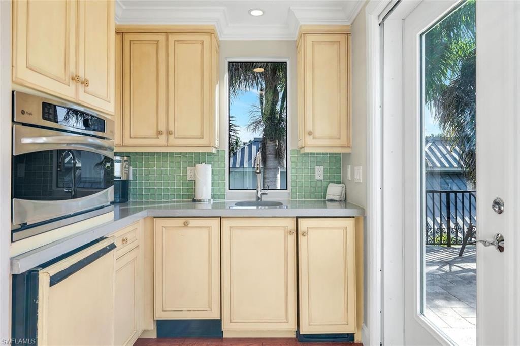 3rd floor guest suite kitchenette