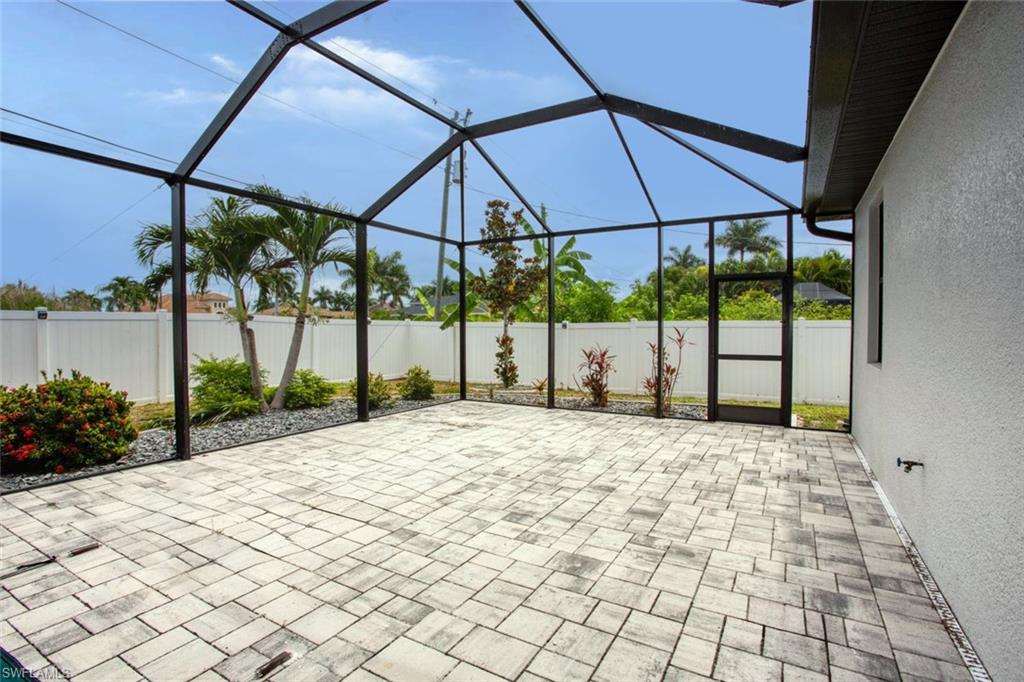 Screened patio with paver flooring