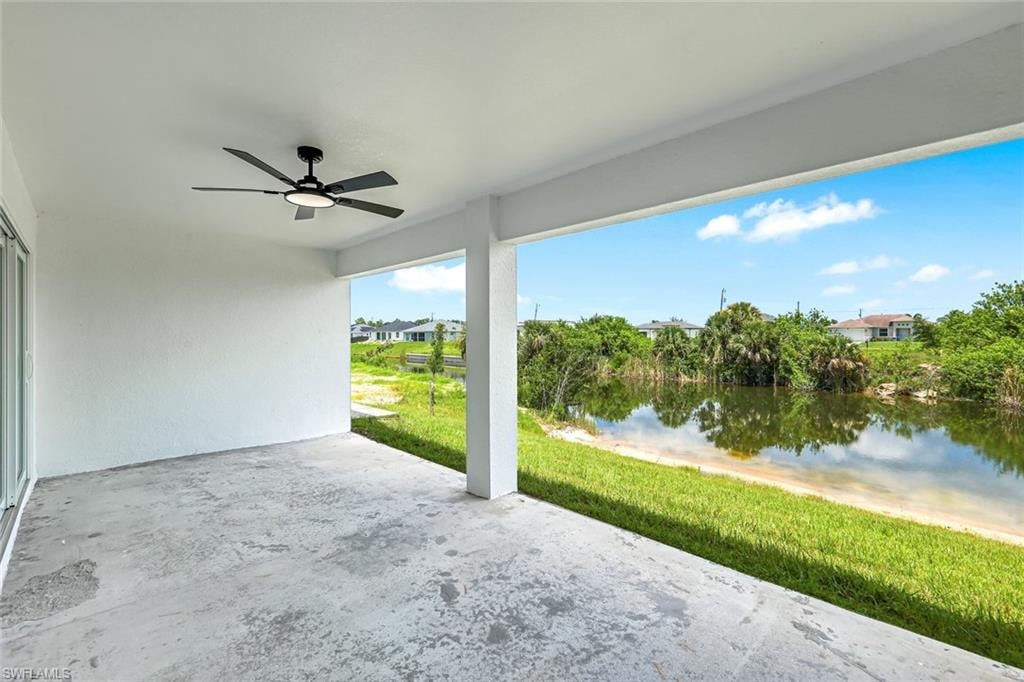 large lanai with wide water views/lanai grande con vistas al agua