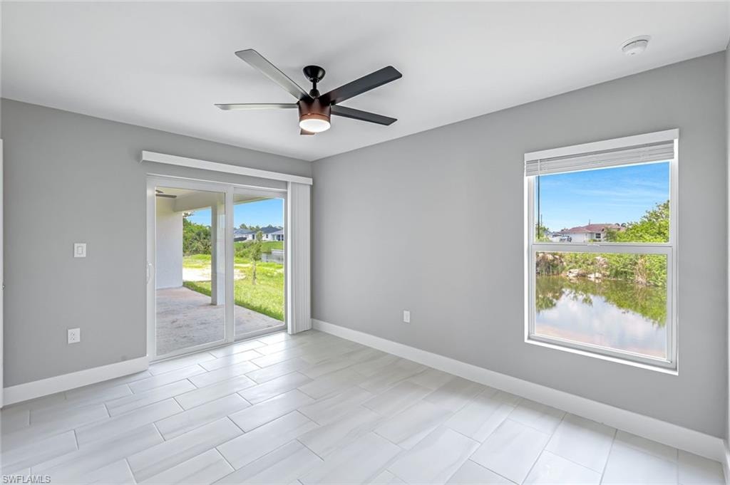 optional second owner's suite with private bath and lanai access/segundo dormitorio principal con bano privado y acceso a la terraza