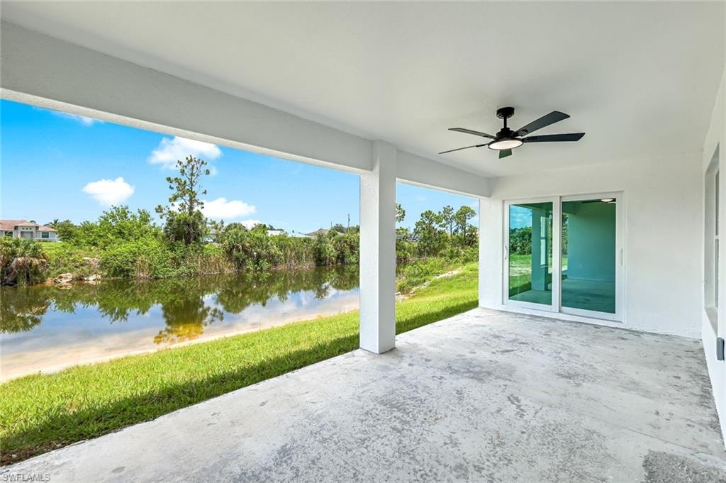 large lanai with wide water views/lanai grande con vistas al agua