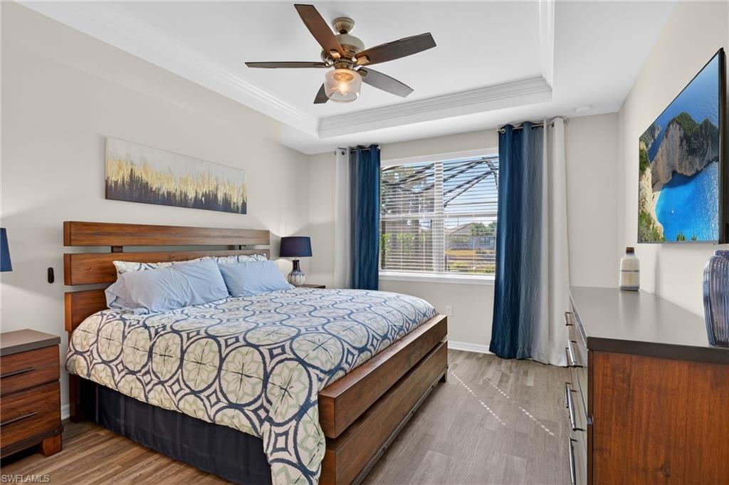 King size bed