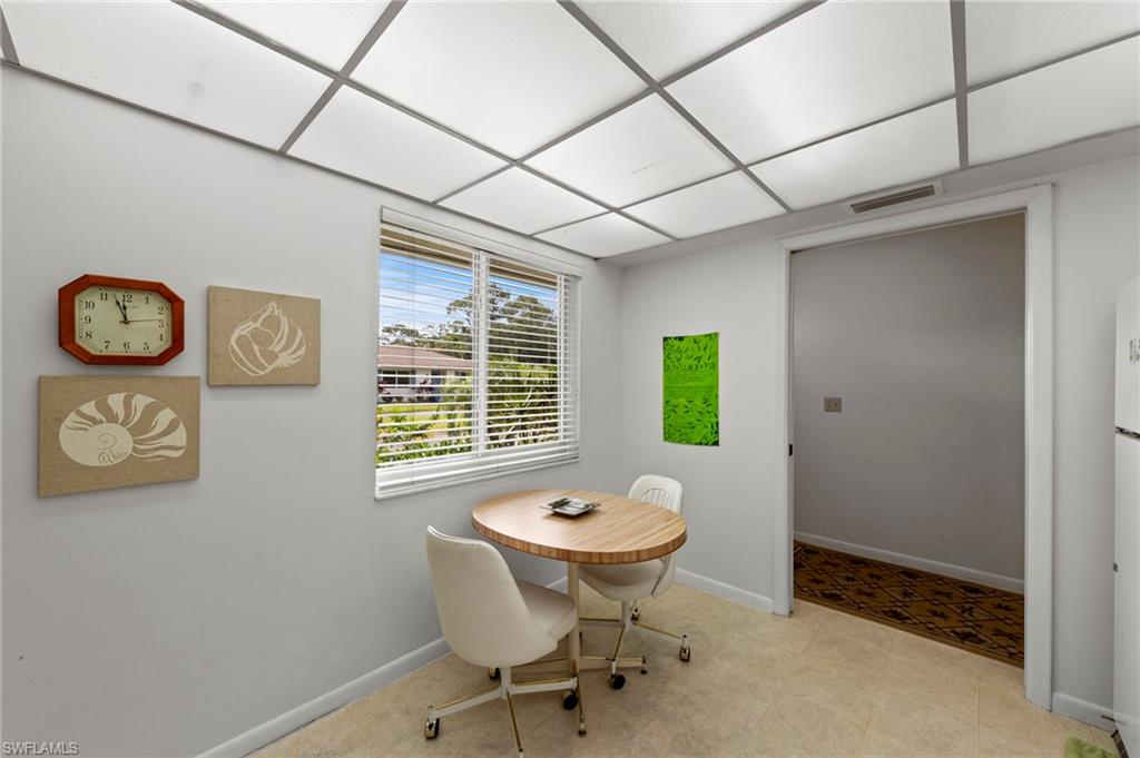 Kitchen dining area