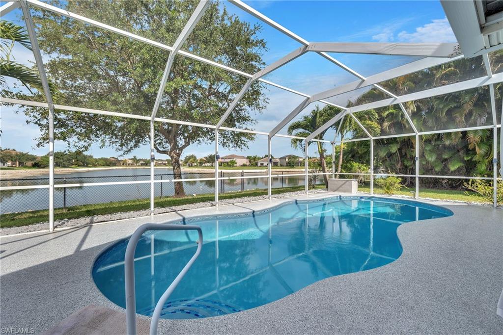 Screened outdoor swimming pool with a freeform design and integrated handrail