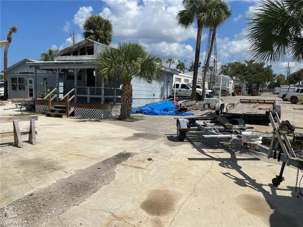 1122 Main ST