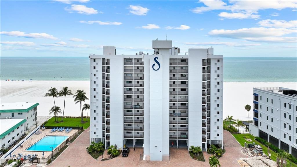 6400 Estero BLVD 301