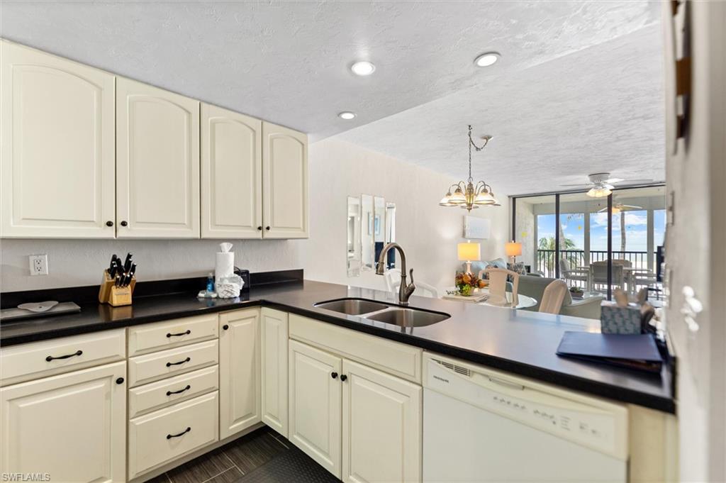 6400 Estero BLVD 301 photo 8