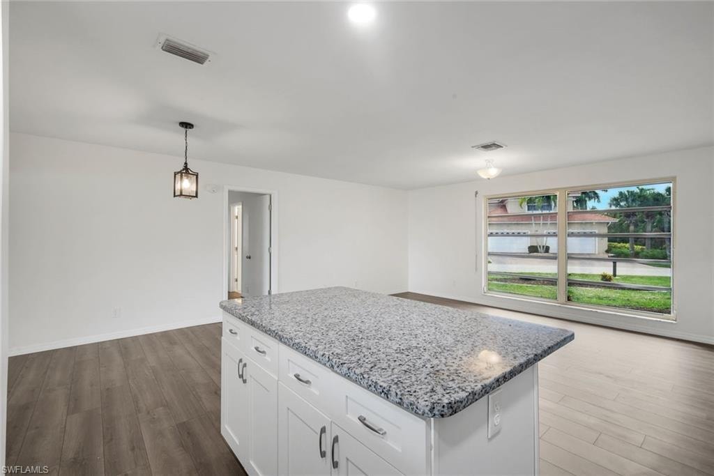 2700 W Marion AVE photo 11