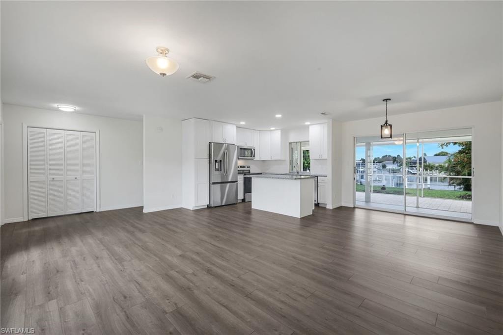 2700 W Marion AVE