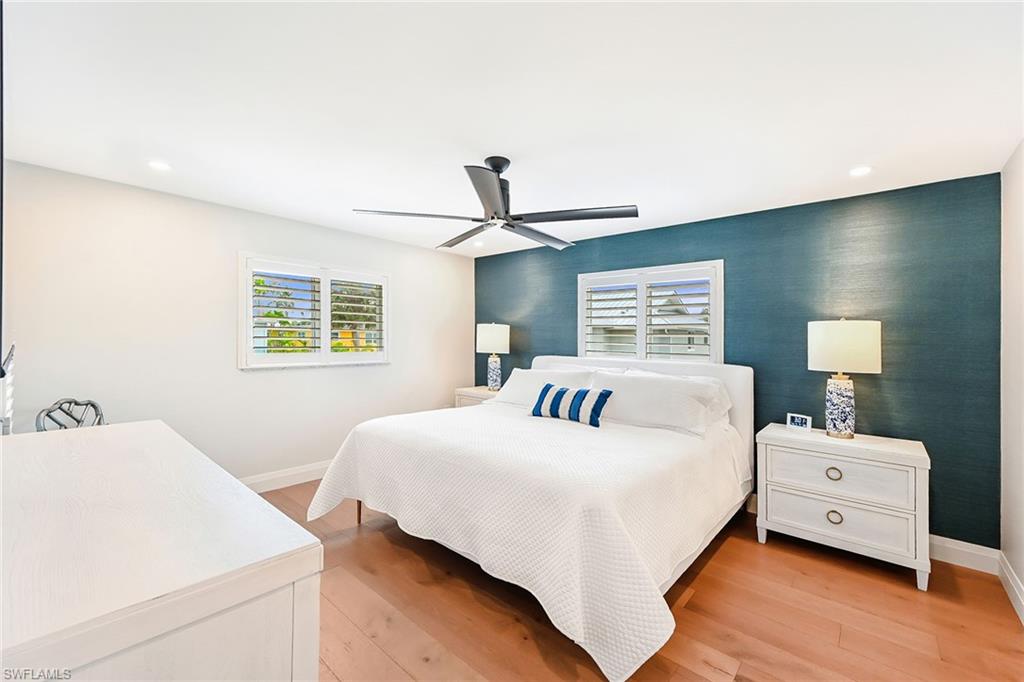 Master bedroom/King Bed