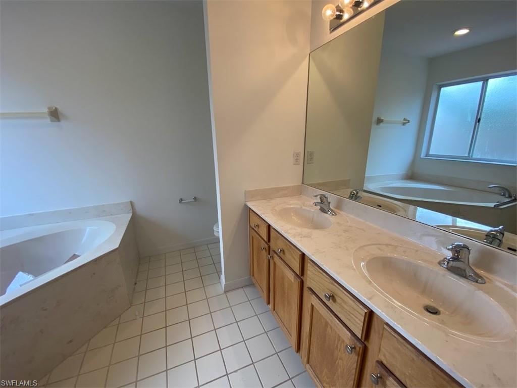 9634 Roundstone CIR photo 6