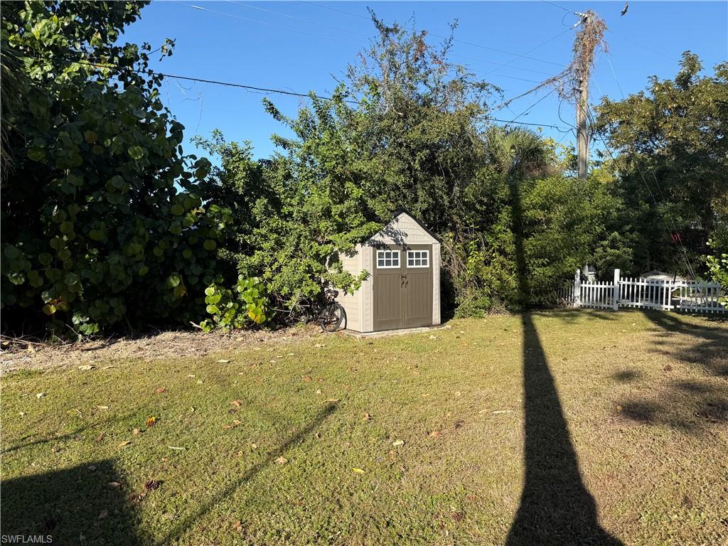 View of yard with a shed
