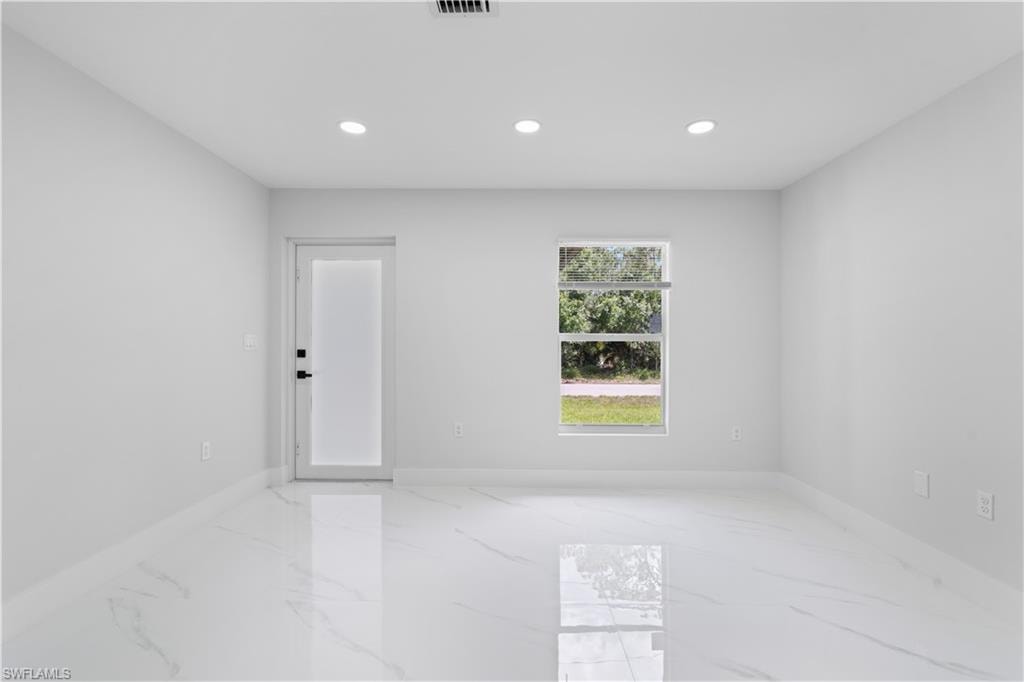 1055 Asther ST E photo 6