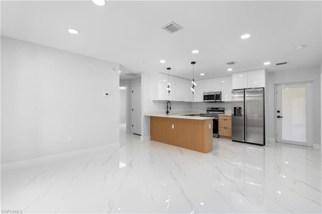 1055 Asther ST E photo 12