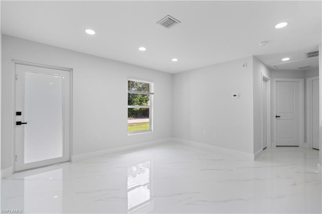 1055 Asther ST E photo 7