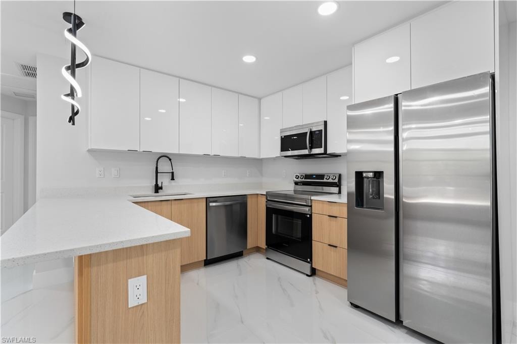 1055 Asther ST E photo 9