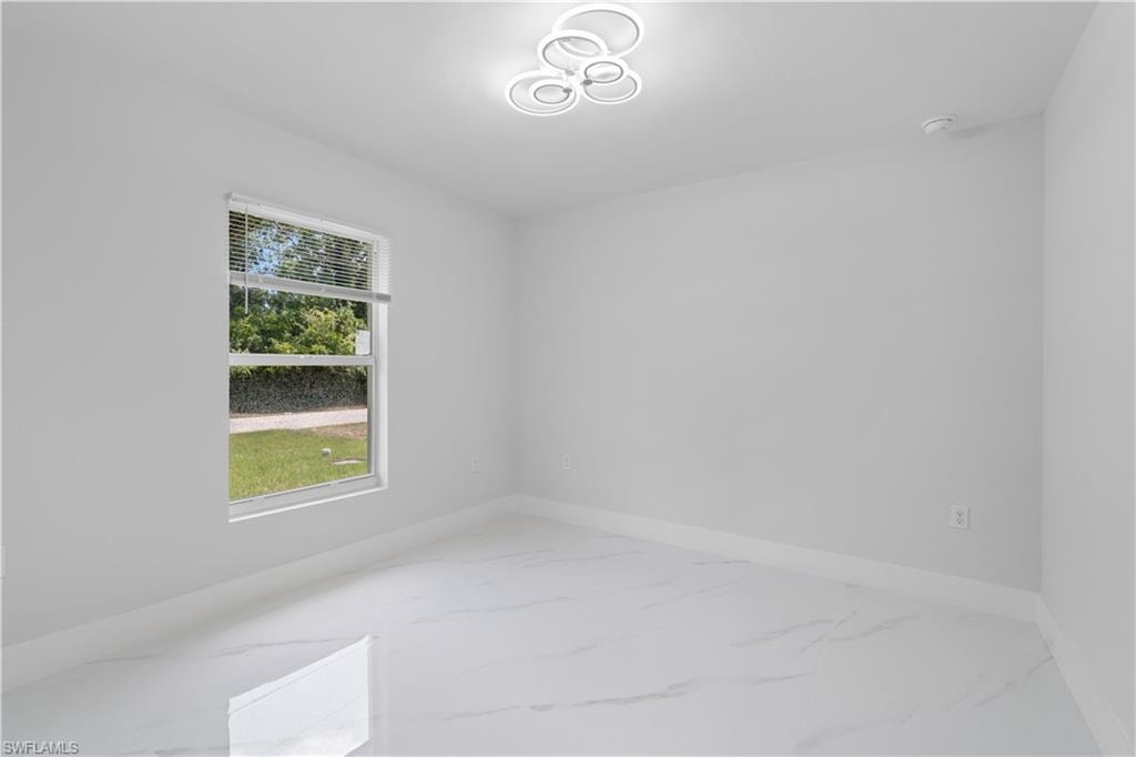 1055 Asther ST E photo 18