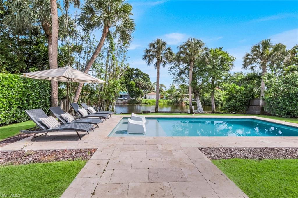 Lakefront Oasis!