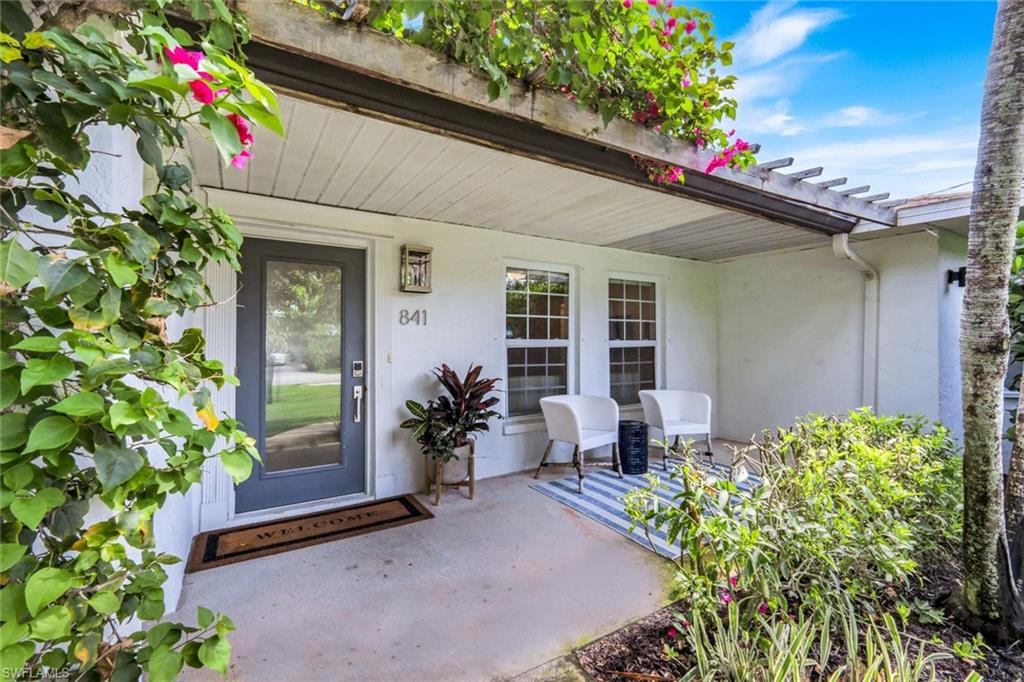 Entrance / Front Porch