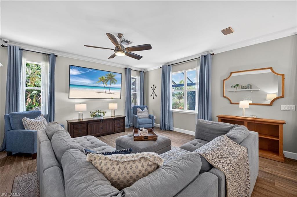 Breakfast Nook with Sliders out to Pool