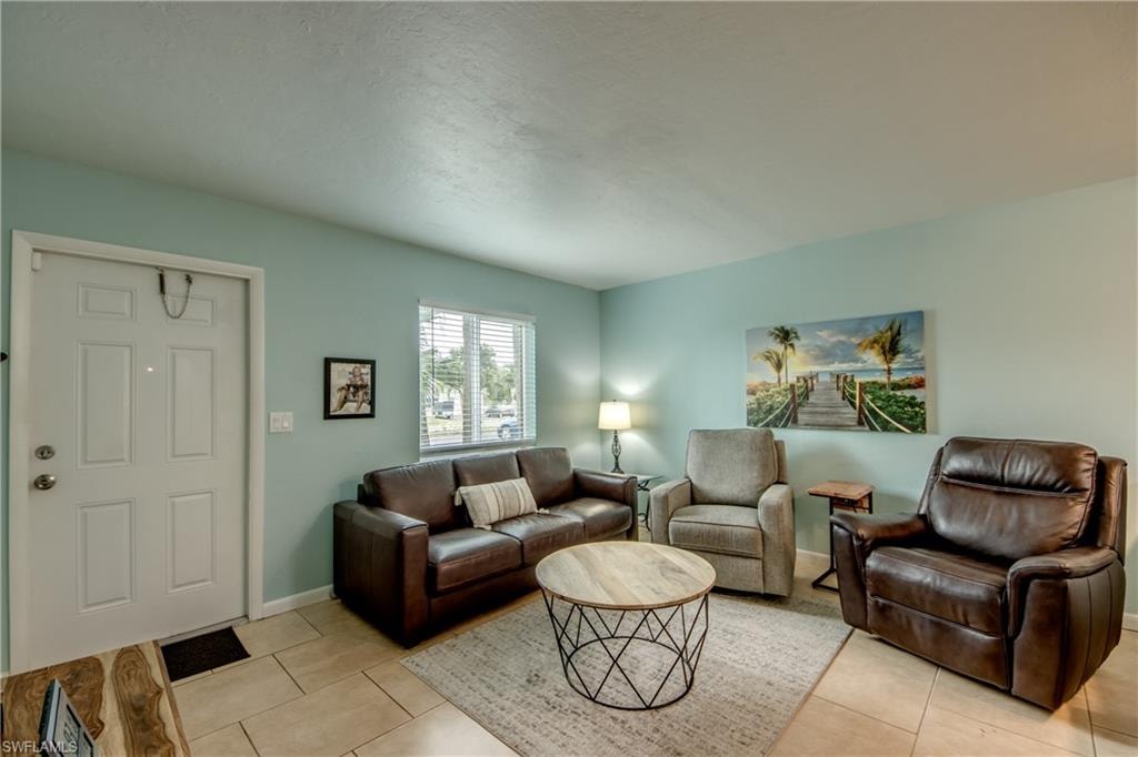 4904 Vincennes CT 108