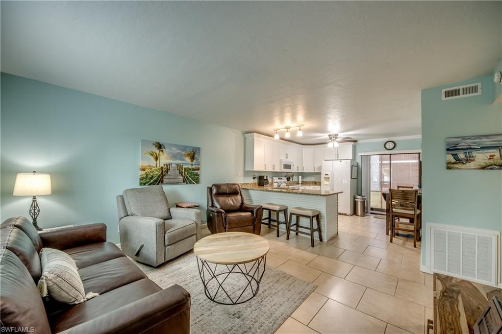 4904 Vincennes CT 108 photo 8