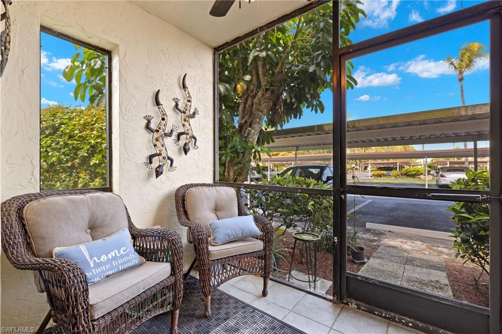 Sunroom / solarium with ceiling fan