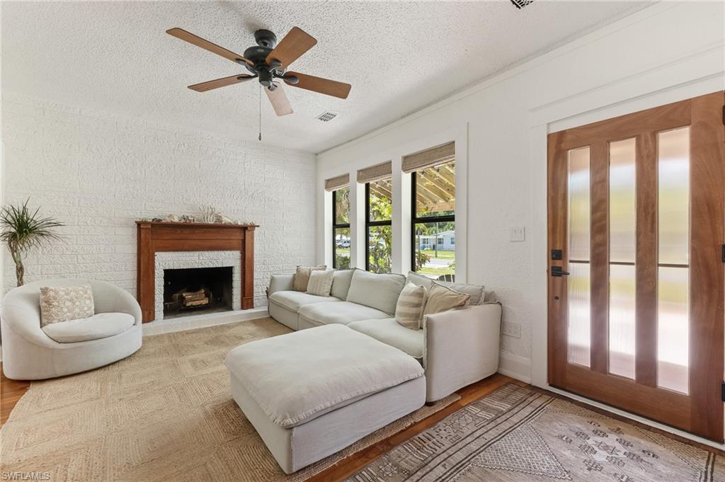 1717 Sunset PL