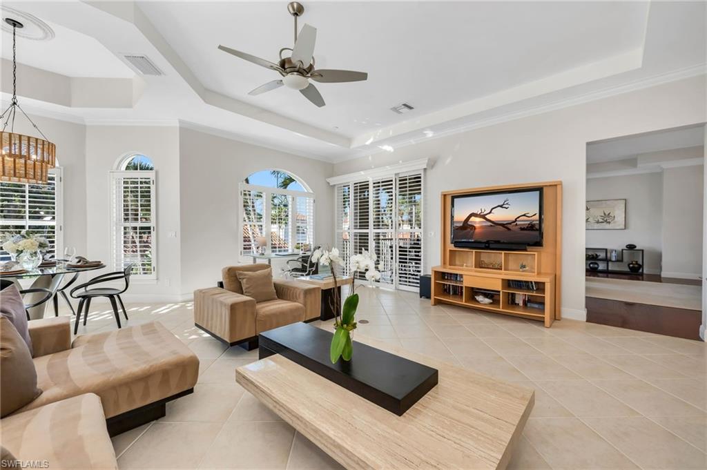 This great coach home has bright, southwestern views.