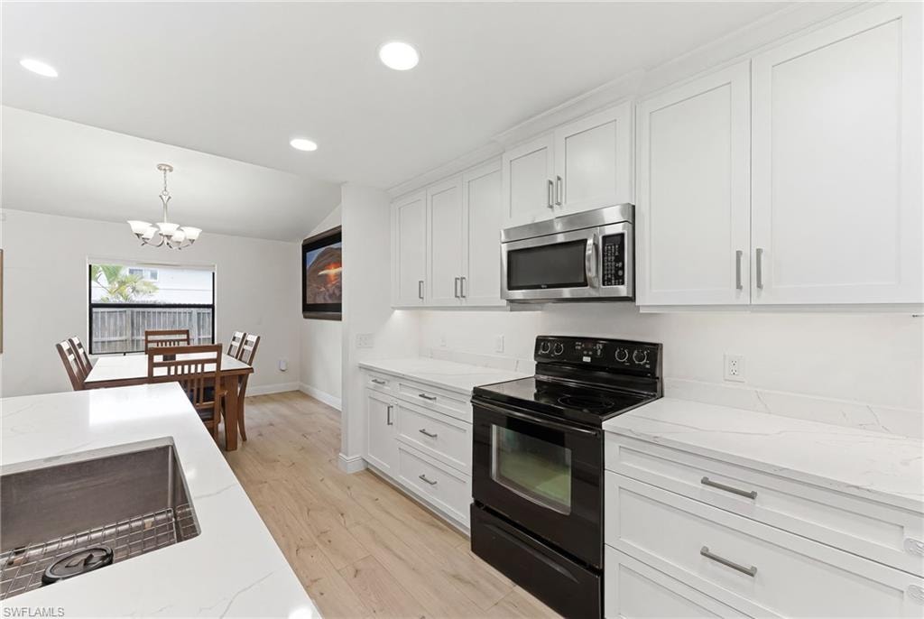 10333 Sandy Hollow LN