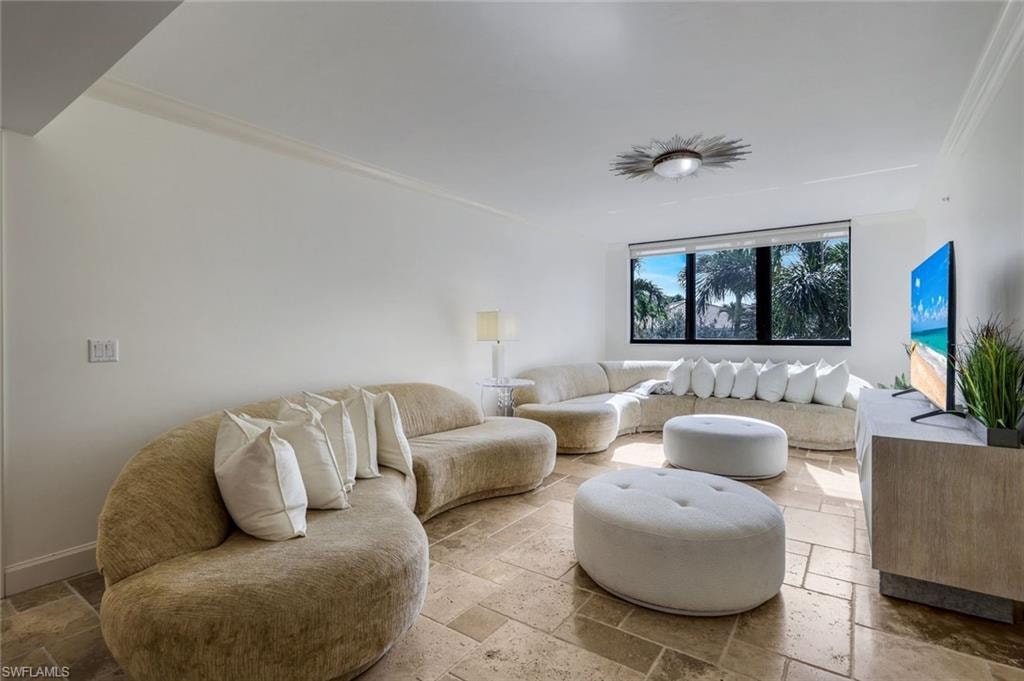 6597 Nicholas BLVD 306