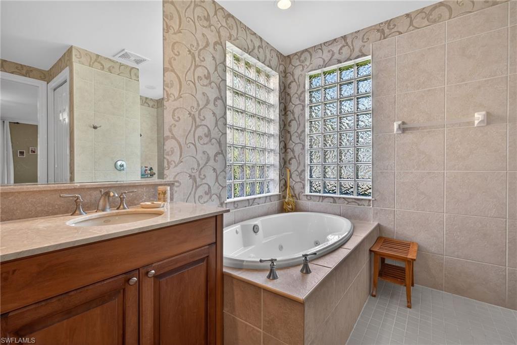 2638 BOLERO DR 401 photo 18