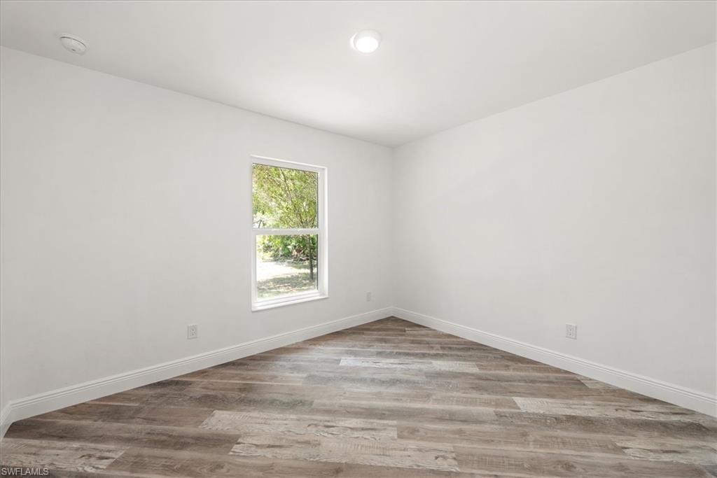 Guest bedroom 3 with the right side view.