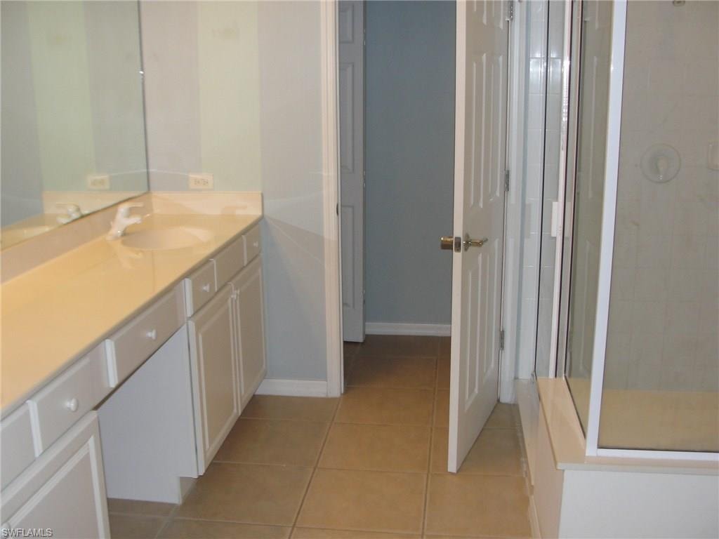 1295 Henley ST 1204 photo 9