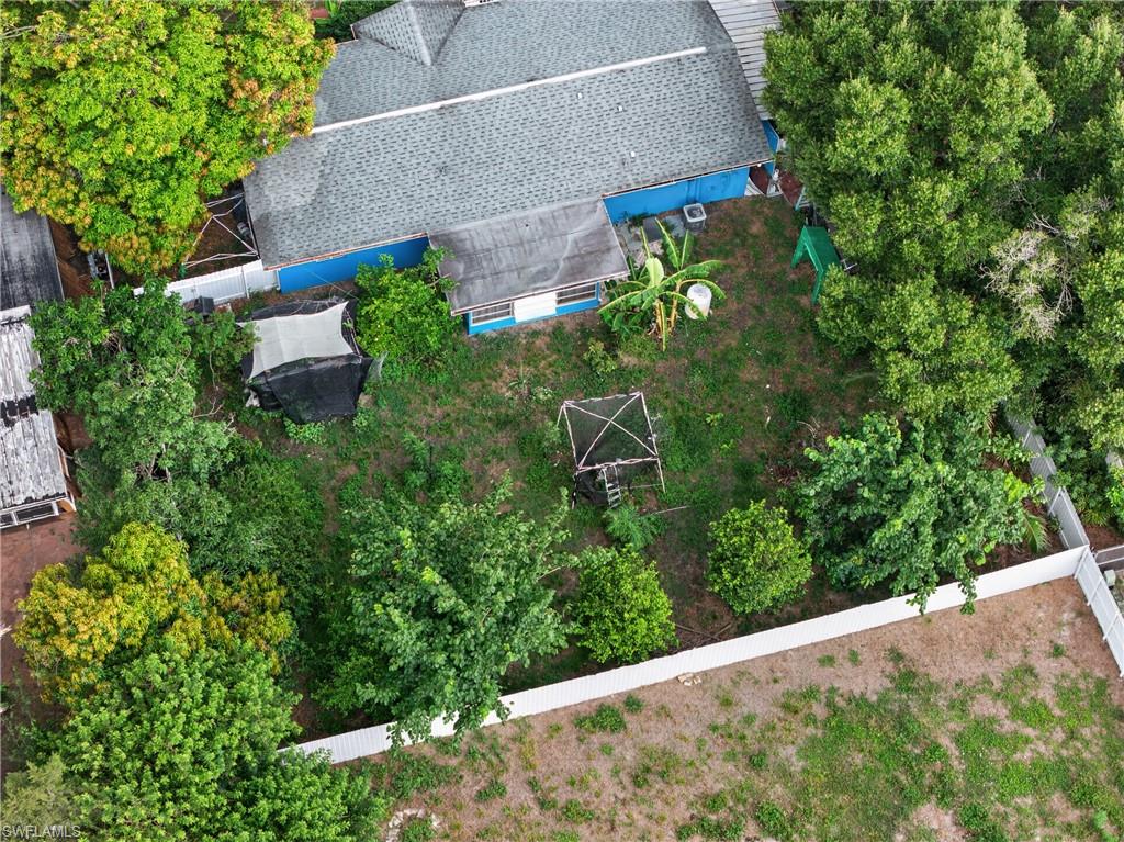 208 Redcliff AVE photo 20