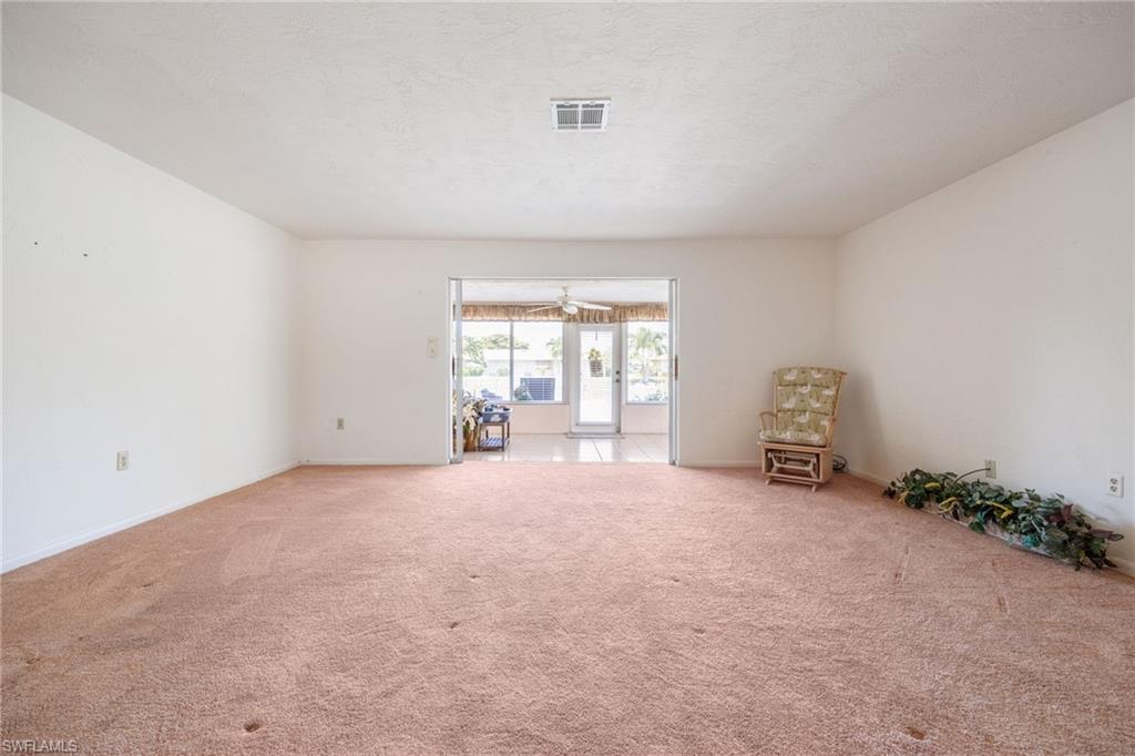 5585 Hamlet LN photo 17