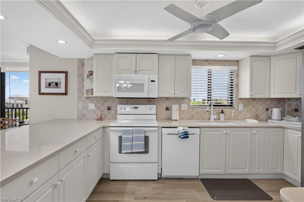 Recessed lighting, crown  molding, large wide breakfast bar, and plenty of storage!