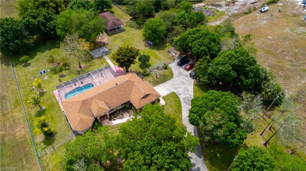 Birds eye view of property