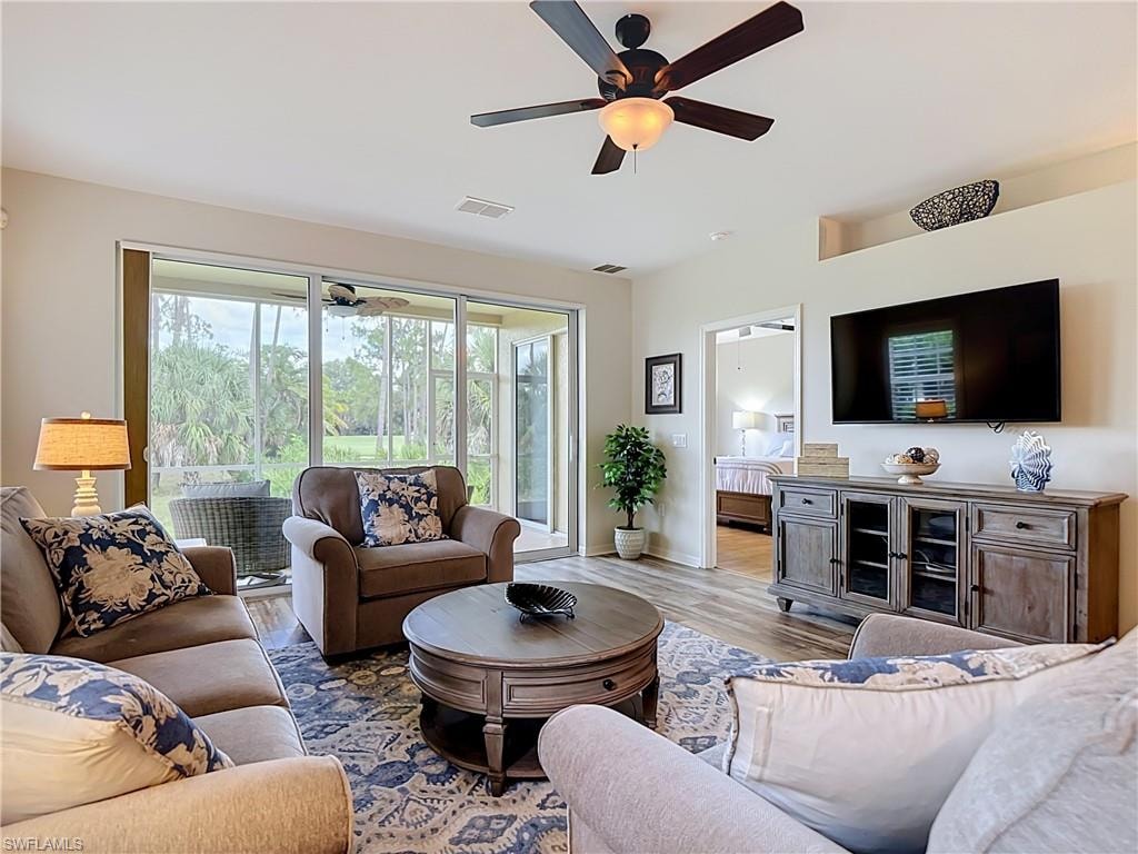 20071 Seagrove ST 1001 photo 9