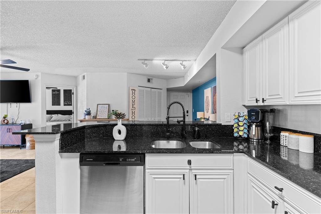 8225 Ibis Club DR 204 photo 11