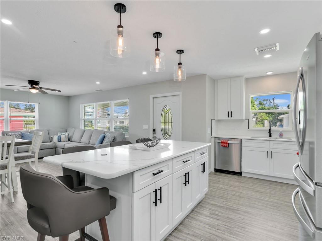 195 Hibiscus DR photo 6