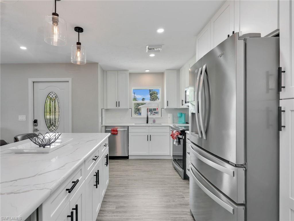 195 Hibiscus DR