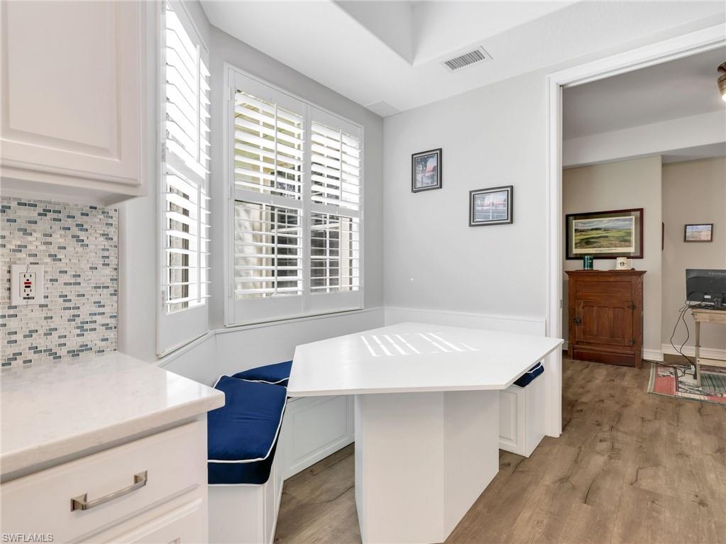 Eat in Kitchen with Banquet area