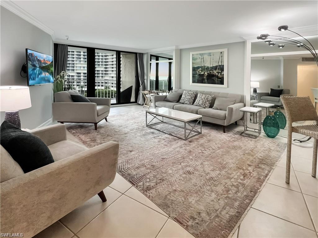 320 Seaview CT 608