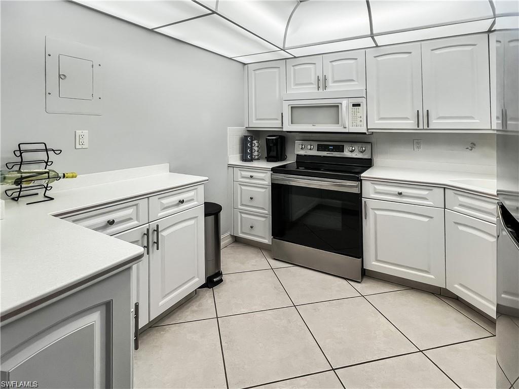 320 Seaview CT 608 photo 10