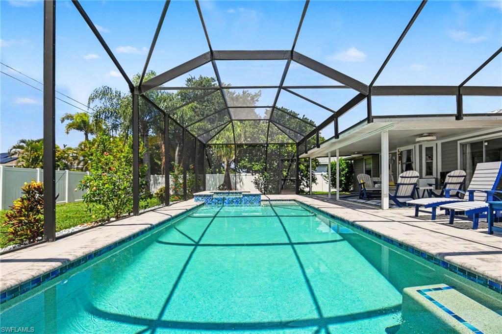 Pool and hot tub. Beautiful lanai with lots of seating.