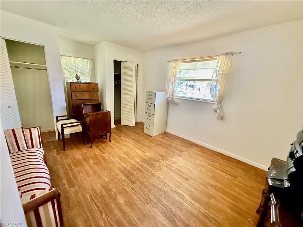 217 Oaklawn CT photo 17