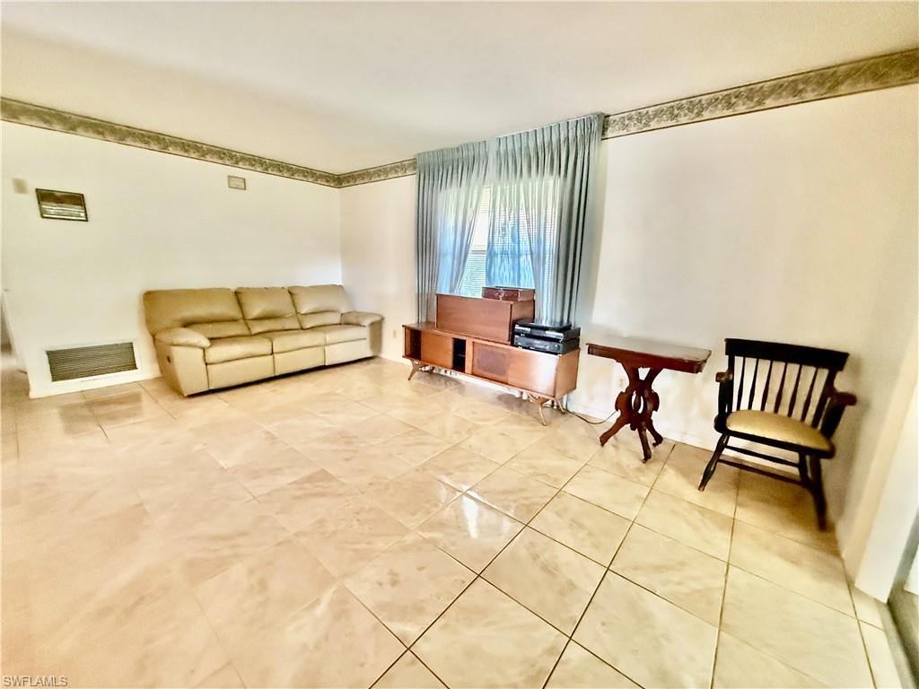 217 Oaklawn CT photo 9